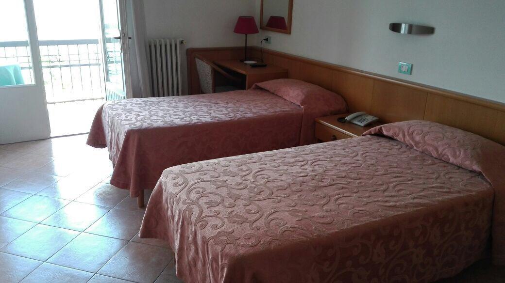 Piccolo Hotel Direkt Am See 브렌조네 술 가르다 외부 사진
